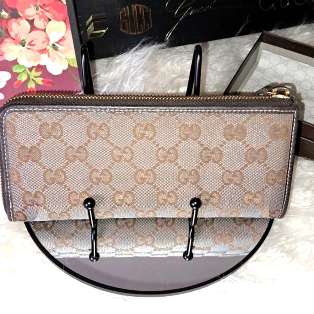 Gucci Vintage Metallic Zip Wallet EUC